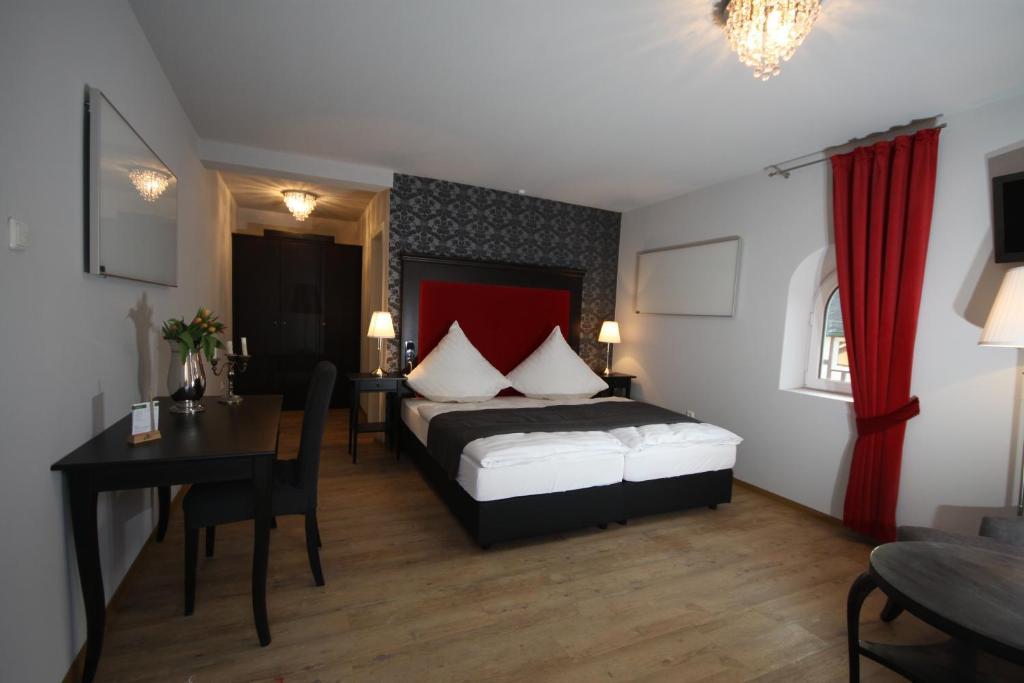Hotel Restaurant Lindenhof บาด ลาสเฟอ ภายนอก รูปภาพ