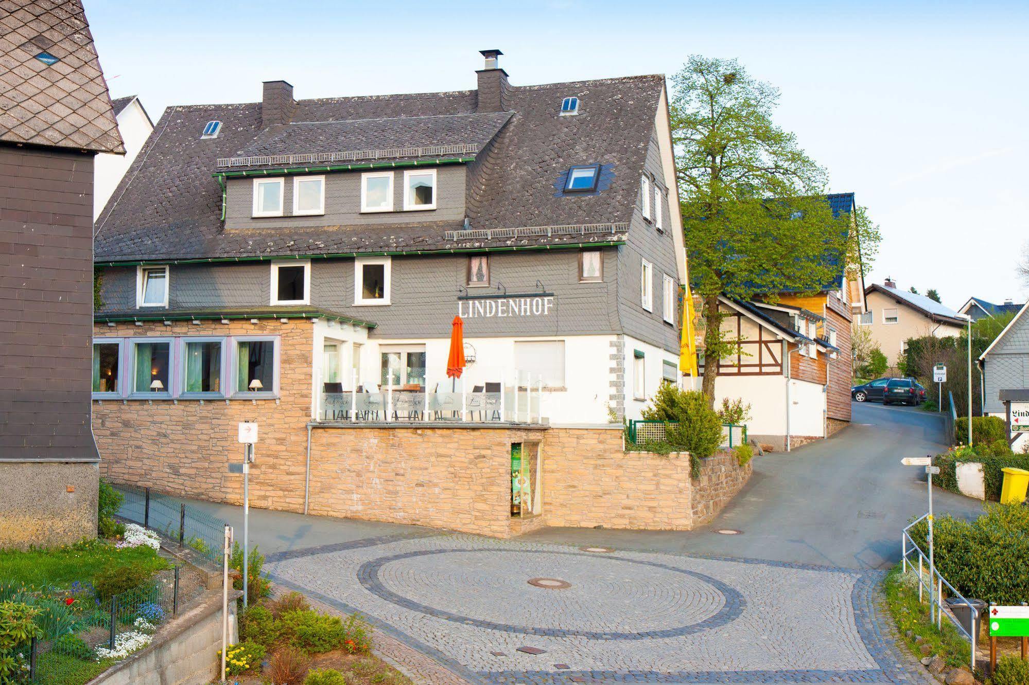 Hotel Restaurant Lindenhof บาด ลาสเฟอ ภายนอก รูปภาพ