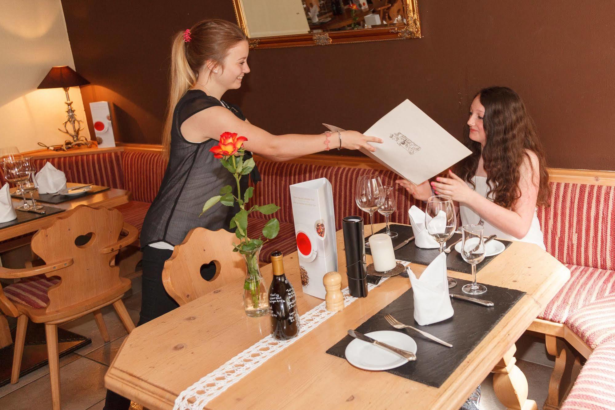 Hotel Restaurant Lindenhof บาด ลาสเฟอ ภายนอก รูปภาพ